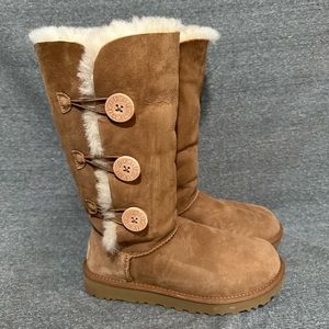 Chestnut Buttonup UGGs Size 8